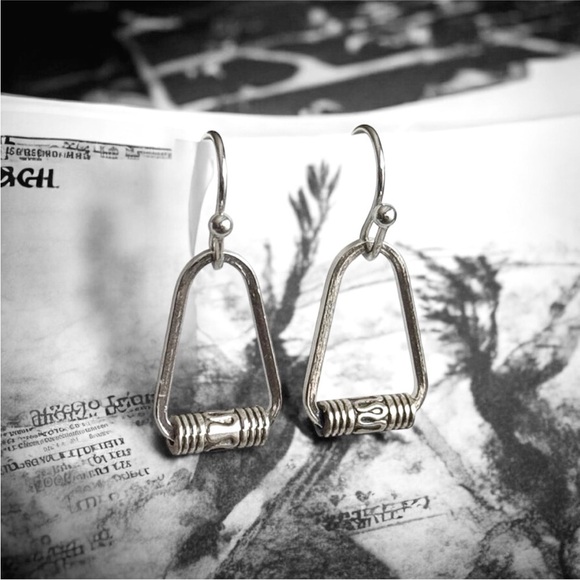 5 for $25💫Alternative Silver Dangles Earrings - Picture 1 of 4